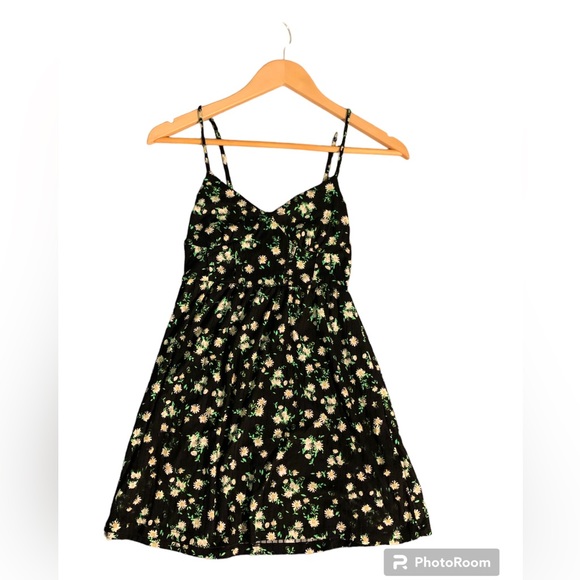 Streetwear Society Dresses & Skirts - Streetwear Society - Daisy floral pattern - Mini dress